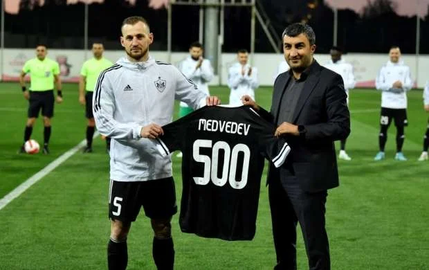 "Qarabağ"dan Maksimə xüsusi hədiyyə 