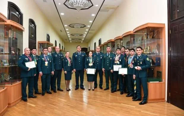 Elçin Quliyev idmançıları təltif etdi 