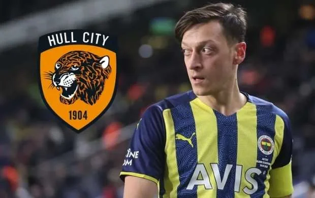 Mesut Özil İngiltərəyə qayıdır 