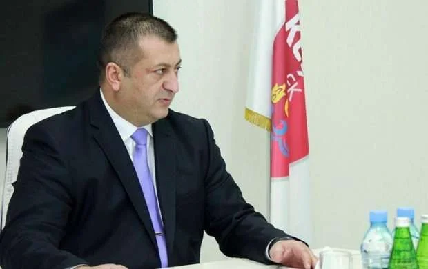 Zaur Axundovun şirkəti məhkəməyə verildi 