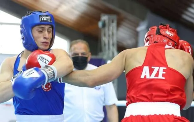 AÇ: Boksçumuz medalı təmin etdi 
