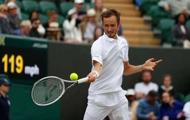 Məşhur rusiyalı tennisçi Uimbldon turnirindən uzaqlaşdırıldı 