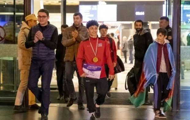 Avropa çempionatında 2 medal qazanan yığmamız Bakıya qayıtdı 