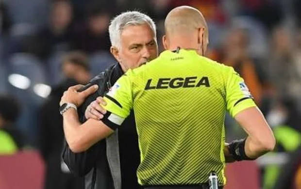 Mourinyu hakimləri günahlandırdı 