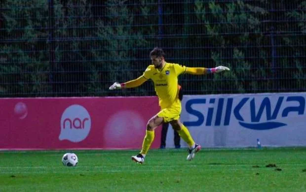 Azərbaycan millisinin qapıçısı zədələndi 