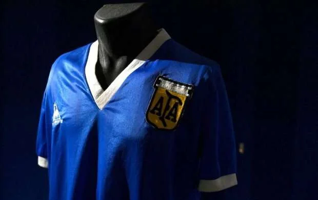 Maradonanın forması rekord qiymətə satıldı - FOTO 