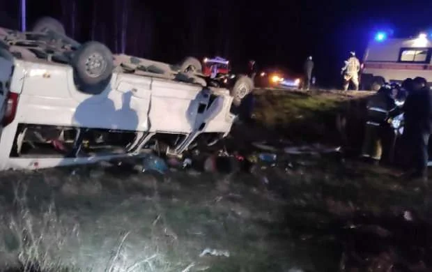Mikroavtobus aşdı, 1 nəfər həyatını itirdi 