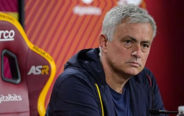 Mourinyu "Roma"dan ayrılmayacaq 