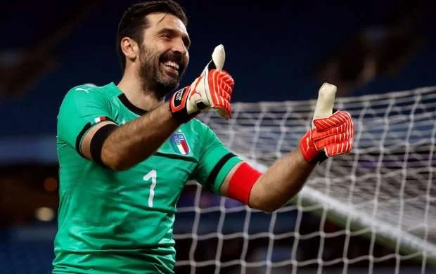 Buffon ədalətsizlikdən şikayətləndi 