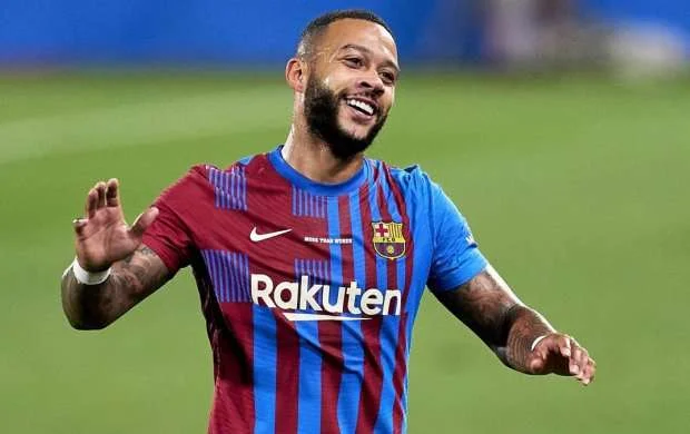 Depay İngiltərə nəhənglərinin hədəfində 