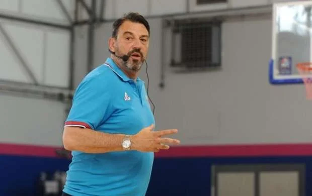 Azərbaycan millisinə yeni baş məşqçi təyin olundu  