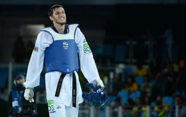 AÇ: 13 taekvondoçuya bir "bürünc" 
