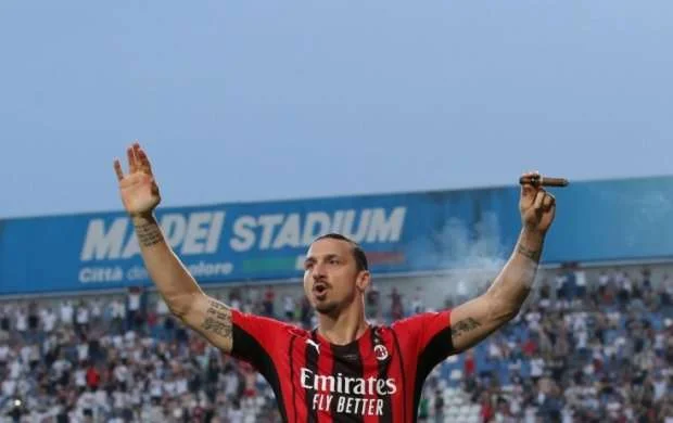 Zlatan İbrahimoviç: siqaramın dumanı sən... - FOTO 