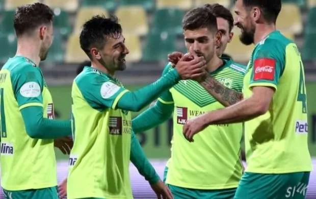 AEK "Qarabağ"ın futbolçusu ilə vidalaşdı 