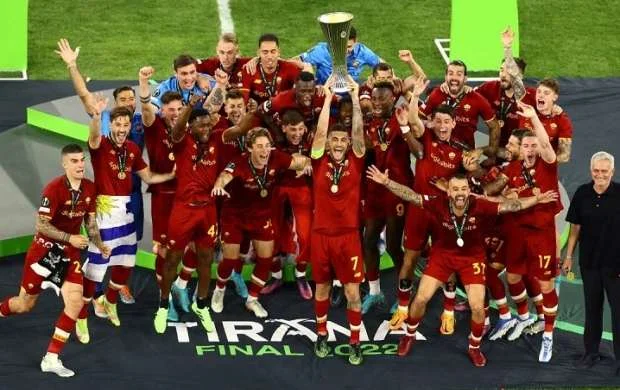 "Roma" bunu bacaran ilk komanda oldu 