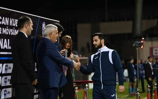 "Zirə" futbolçusu ilə vidalaşdı 