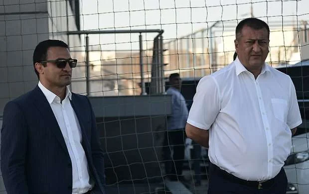 Zaur Axundov istefa verdi 