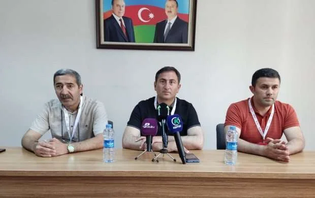 "Dedim ki, onun şərəfinə qırmızı rəngi götürək" - Tahir Tahiroviç 