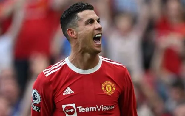 Ronaldu "Ser Mett Basbi" mükafatına layiq görüldü 