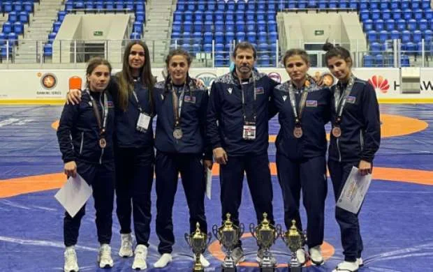 Qadın güləşçilər Qazaxıstandan 4 medalla qayıdır 