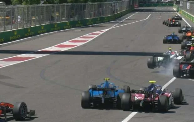 “Formula-2” üzrə sprint yarışında qəza 
