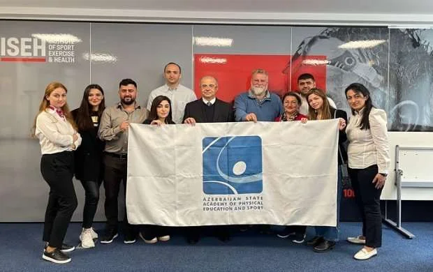 Millimizin həkimi İngiltərədə seminara qatıldı 