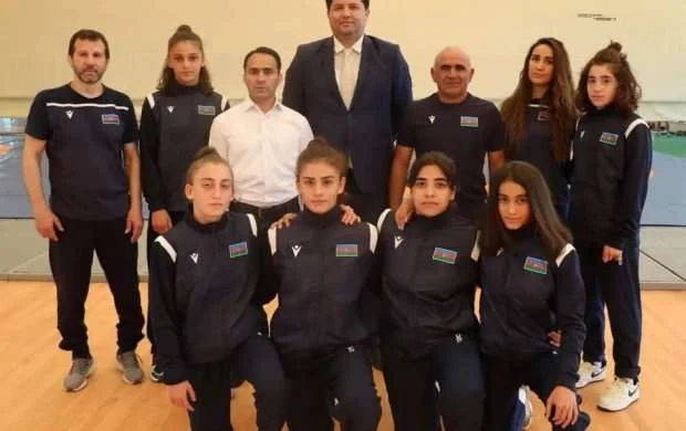 AÇ: Qadın güləşçilər mübarizəyə başlayır 
