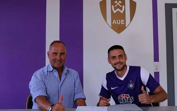 Millimizin futbolçusu Almaniya klubu müqavilə imzaladı 
