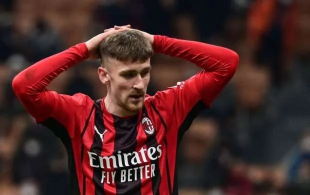 "Milan" hücumçusuyla vidalaşır 
