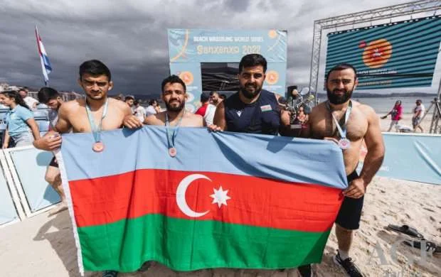 İspaniyada bir dəst medal 