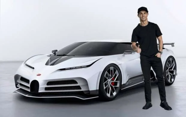 Ronaldunun "Bugatti"si anbara çırpıldı 