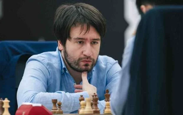 İddiaçılar Turniri: Teymur Rəcəbov yenə heç-heçə etdi 
