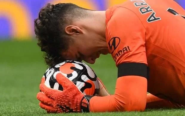 Futbol tarixinin ən bahalı qapıçısı klubunu dəyişmək istəyir 