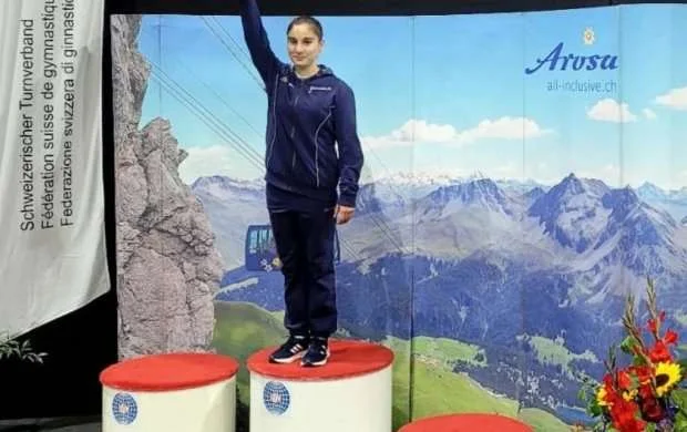 Azərbaycanlı gimnasta kubok verildi 