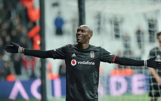 39 yaşlı futbolçu "Beşiktaş"la müqavilə yenilədi 