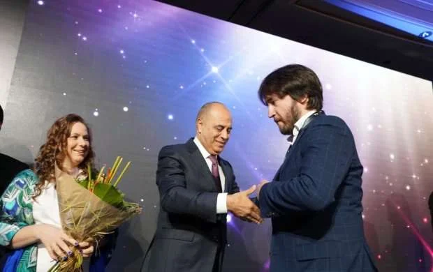 Teymur Rəcəbova bürünc medalı Mahir Məmmədov təqdim etdi 