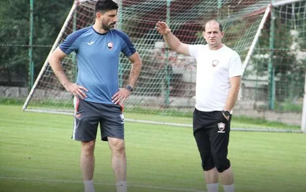Elmar Baxşıyev hücumçu transferi istəyir 