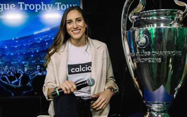 Qadın futbolçular kişilər qədər maaş tələb edir 