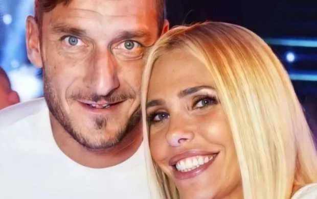 Tottinin 20 illik evliliyi sona çatdı 
