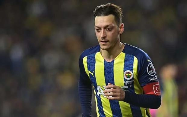 Mesut Özilin yeni klubu bilindi 