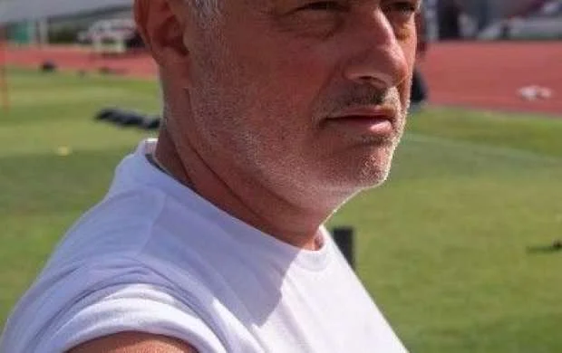 Mourinyu yeni tatusunu göstərdi - FOTO 
