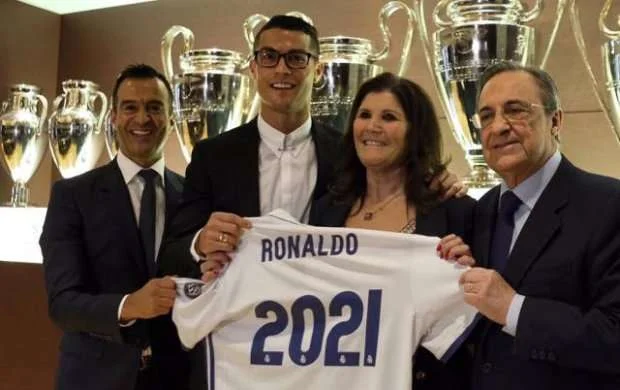 Florentino Peresdən Ronaldunu qaytarmağı xahiş etdilər 