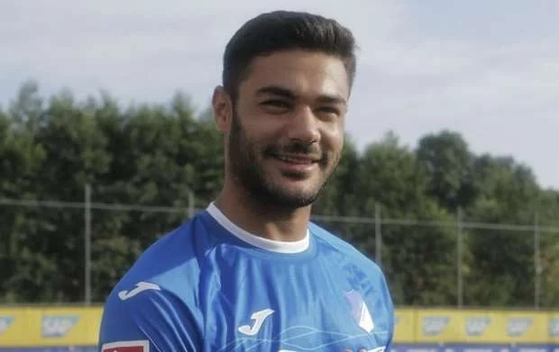 Ozan Kabak yeni klubunda 
