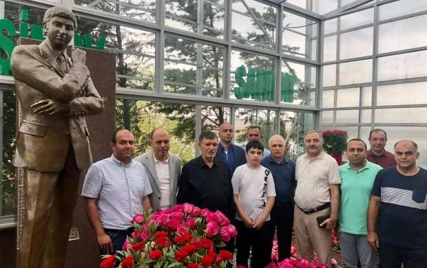 Doğum günündə Vüqar Həşimovun məzarı ziyarət olundu 