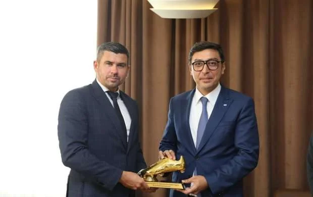 Nazir beynəlxalq federasiya rəhbərləri ilə görüşdü 