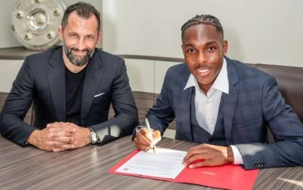 "Bayern Münhen" millinin kapitanını transfer etdi 