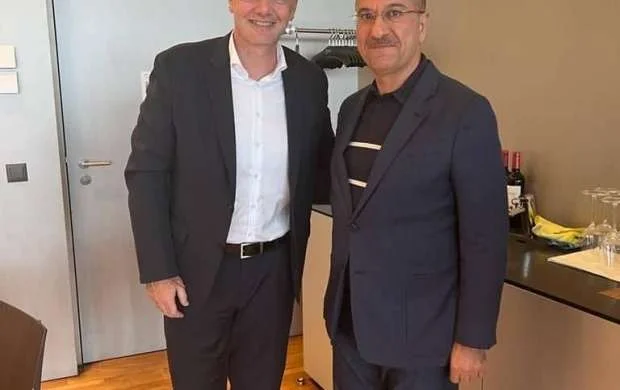 FİFA prezidenti "Qarabağ" rəsmisini təbrik etdi - FOTO 