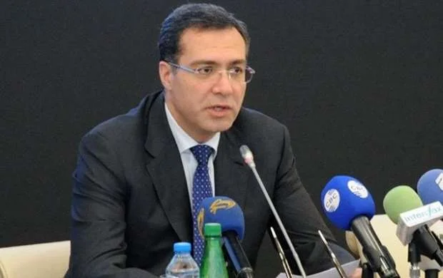 Prezidentin köməkçisi "Neftçi"ni təbrik etdi 