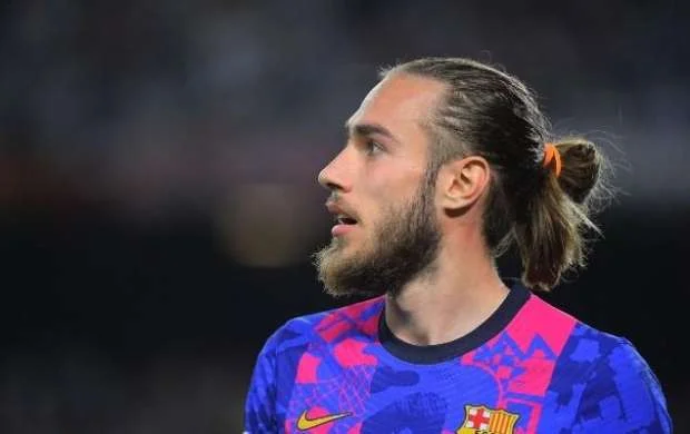 "Barselona" futbolçusunu satdı 