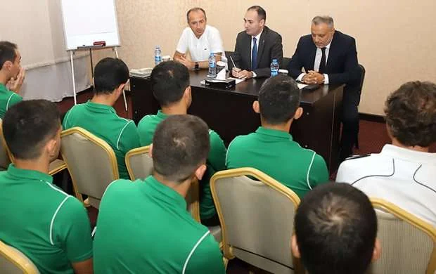 PFL-in yeni prezidenti hakimlərlə görüşdü 